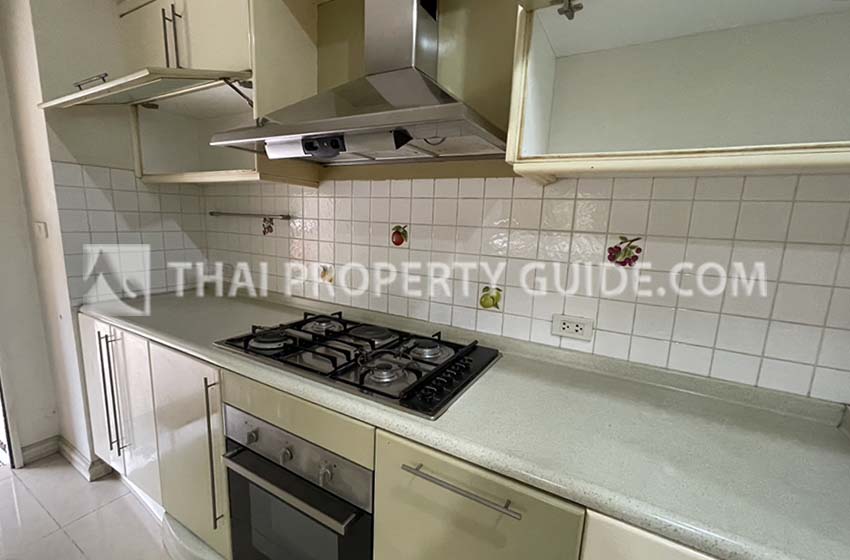 House with Shared Pool in Srinakarin 